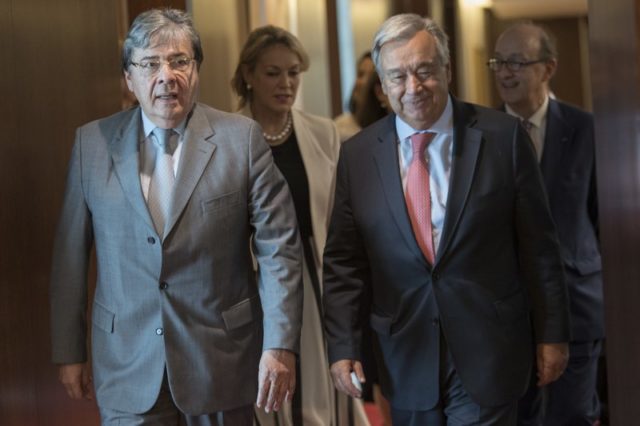 El canciller colombiano Carlos Holmes (izquierda), se reunió con el Secretario General de la ONU, António Guterres.