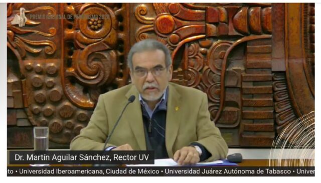 El rector de la UV, Martín Aguilar Sánchez, durante la entrega del Premio Nacional de Periodismo 2020